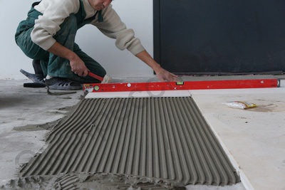 Прайс на укладку плитки на пол при ремонте квартиры